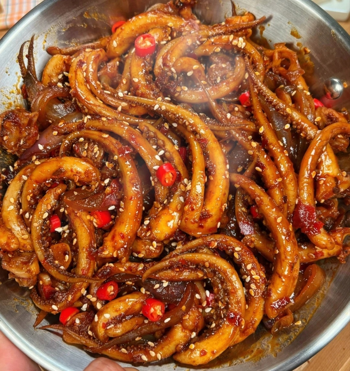 香辣孜然鱿鱼来了,味道超级棒