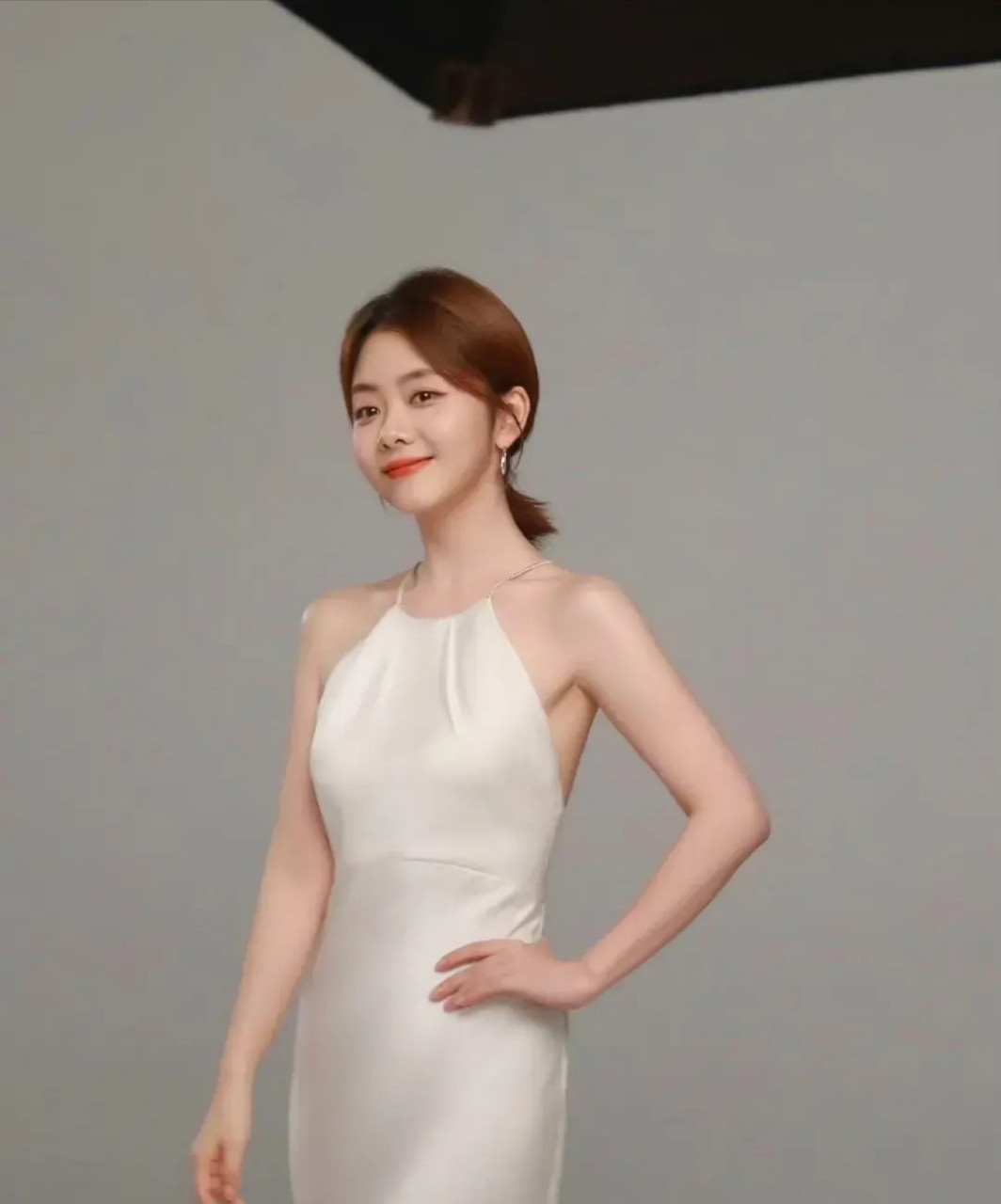 谭松韵接下新商务,工作室晒宣传片美照,迎面而来一股清新气息,谭松韵