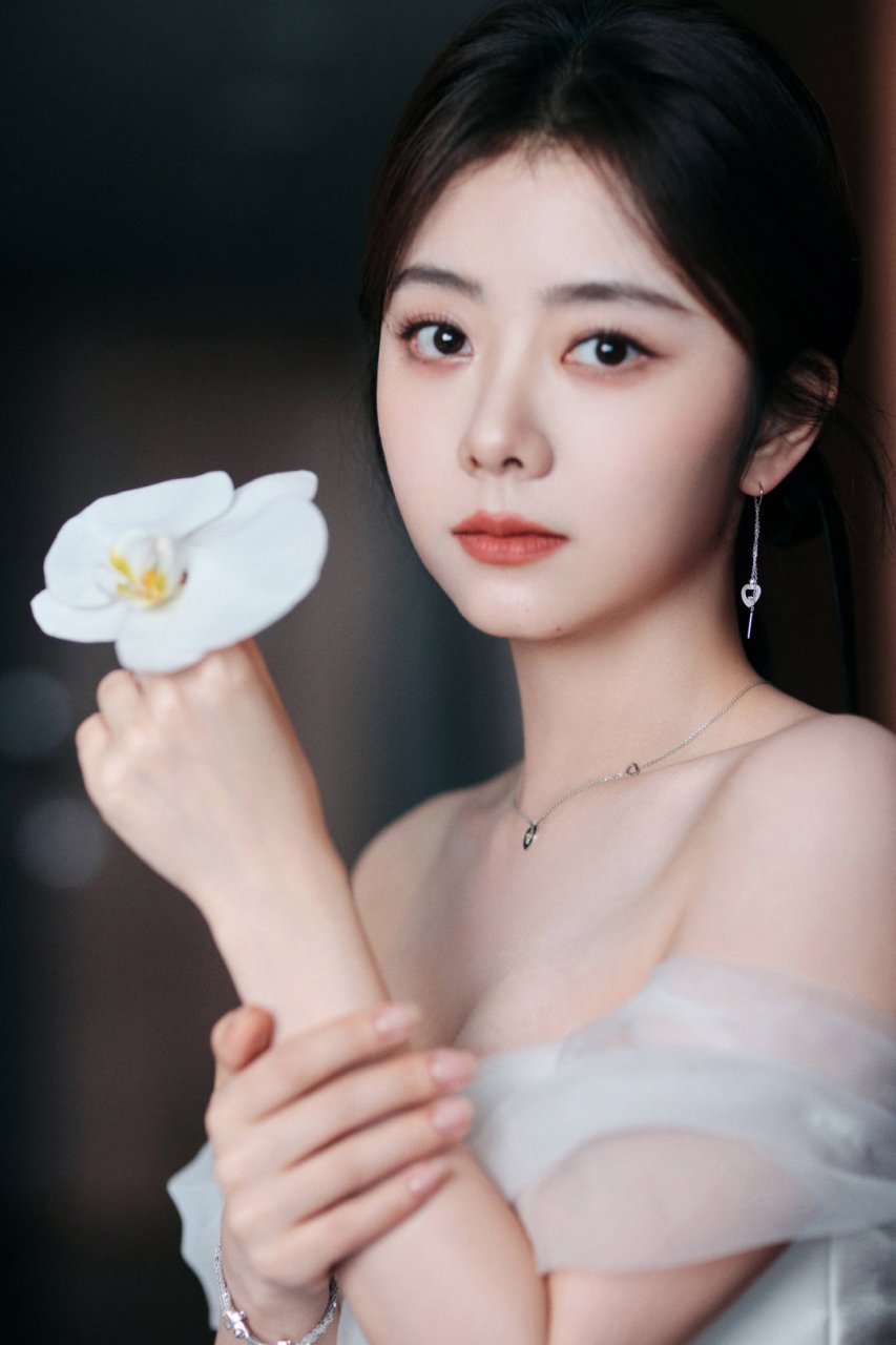 谭松韵高清壁纸头像(二十六)[期待]