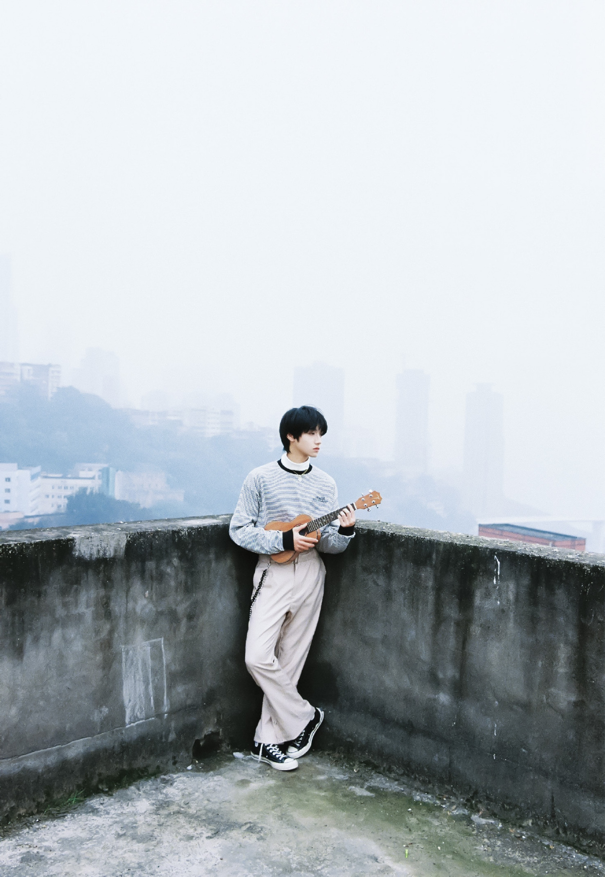 "你好啊,山城少年阿志 心动预警朱志鑫《自我介绍》写真