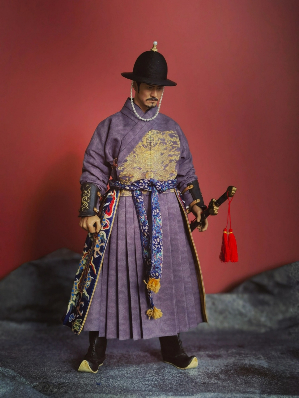 明朝中期汉服 「通袖襕过肩正龙方补纹曳撒」「钹笠冠」 形象为明朝第