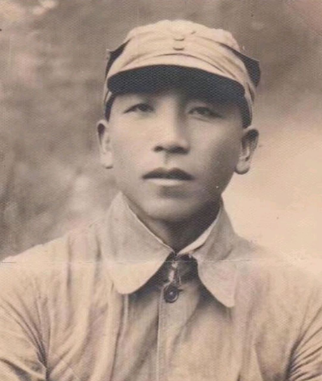 在第四次反"围剿"中,红四方面军虽然给敌以很大杀伤,但还是没能扭转