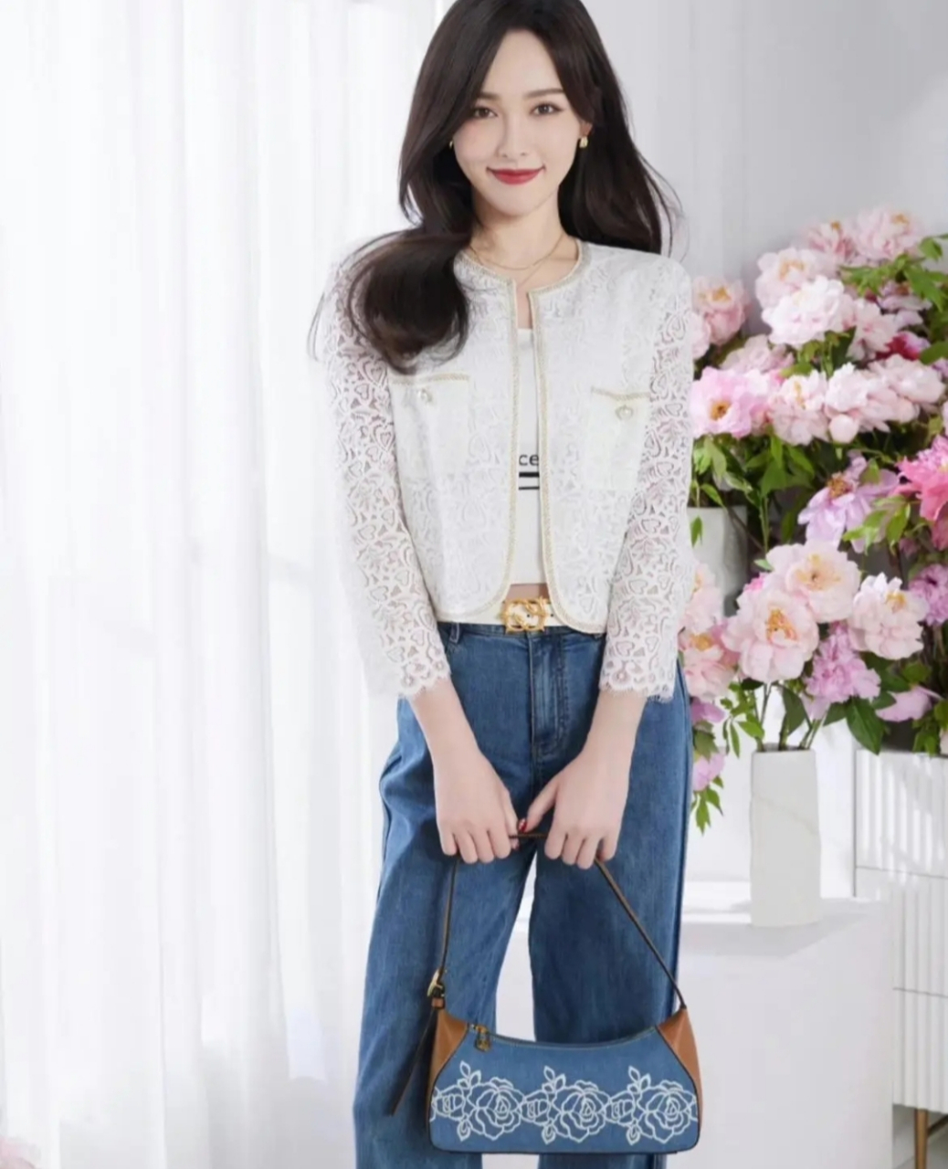 唐嫣穿小香风外套搭配牛仔裤,时尚舒适又减龄,优雅大气又不失温柔!