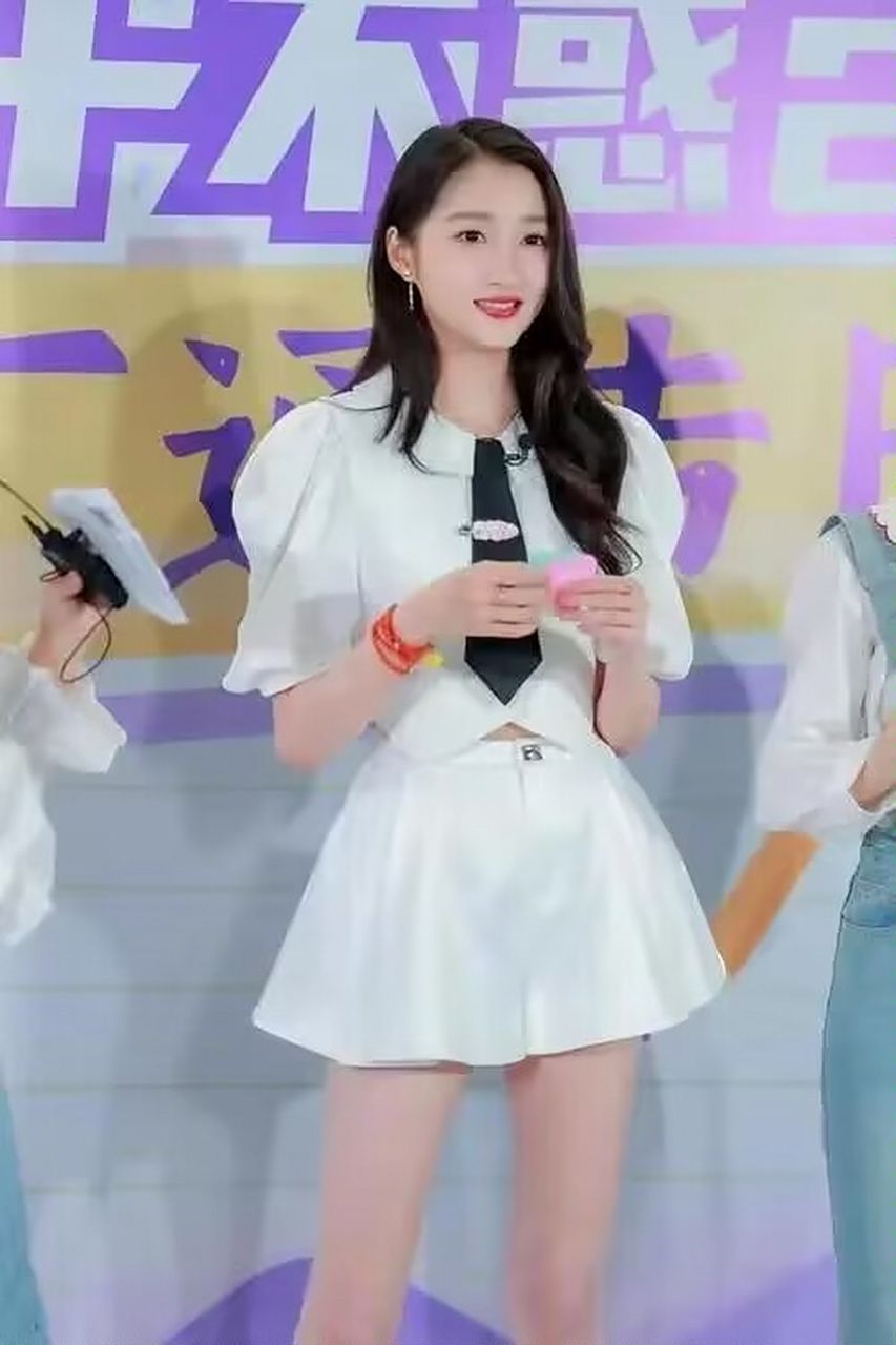 易烊千玺的存货还有好几部,每一部都是奔着拿奖去的  2.