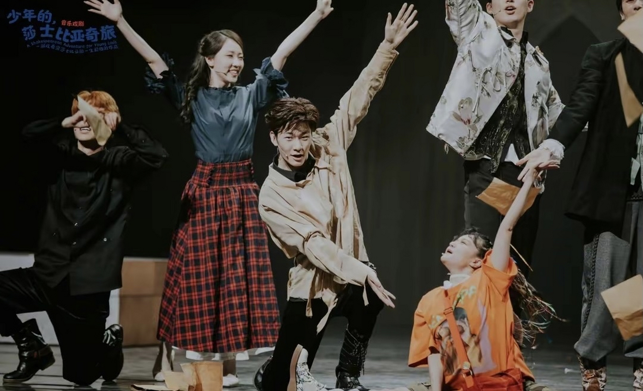 张亮15岁儿子天天穿女装跳舞,造型引热议!