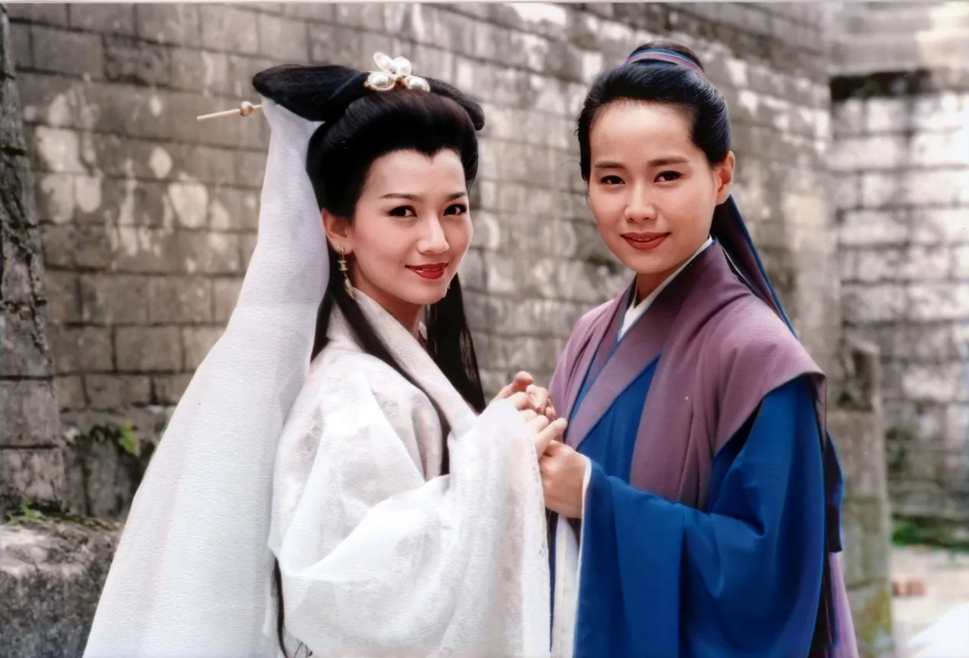 虽然赵雅芝饰演白素贞名气大,但我个人认为