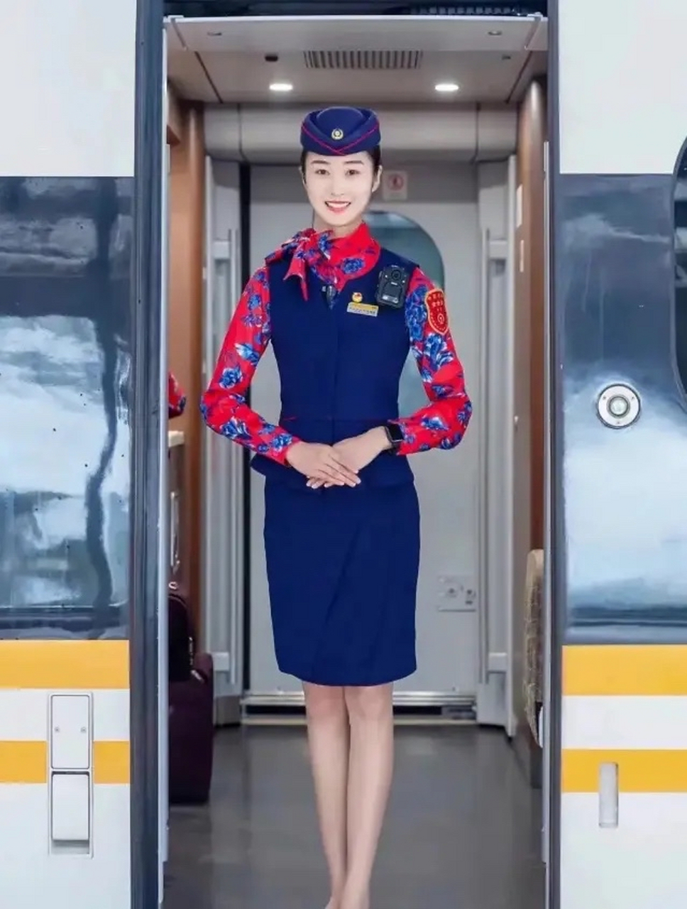 高铁乘务员一个月的收入有多少?
