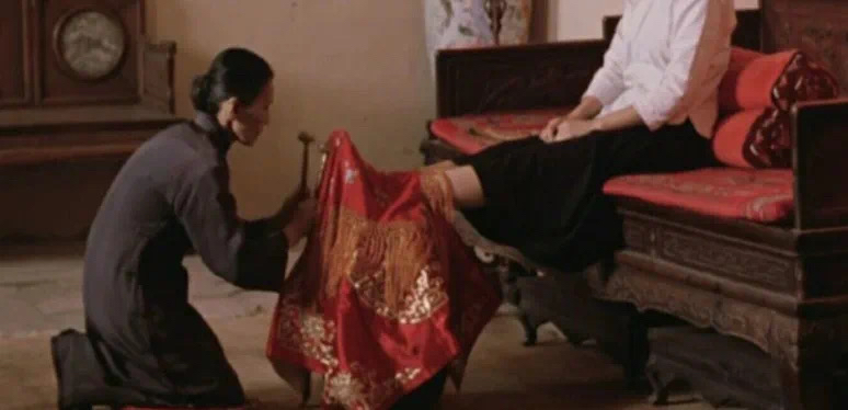 上海富婆一张"奴性"照引爆全网骨子里没有尊严的人 不配被尊重