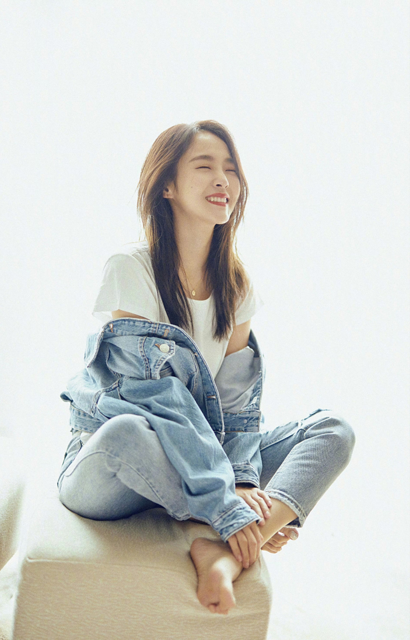 影视女演员张佳宁露脚照,2022年张佳宁因出演《欢乐颂3》中朱喆一角