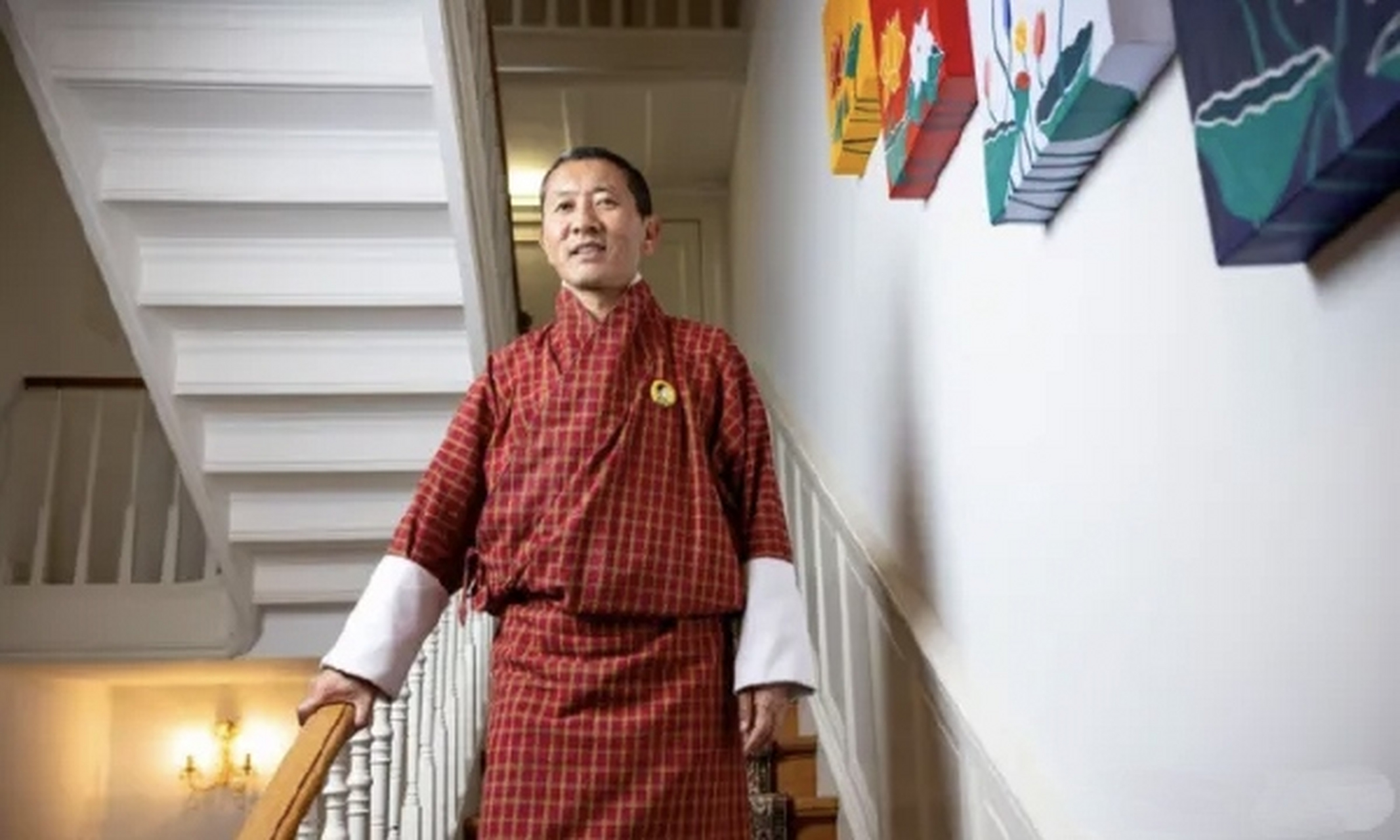 不丹首相洛泰·策林在3月28日声明:"中国建造的10个小康村不在不丹