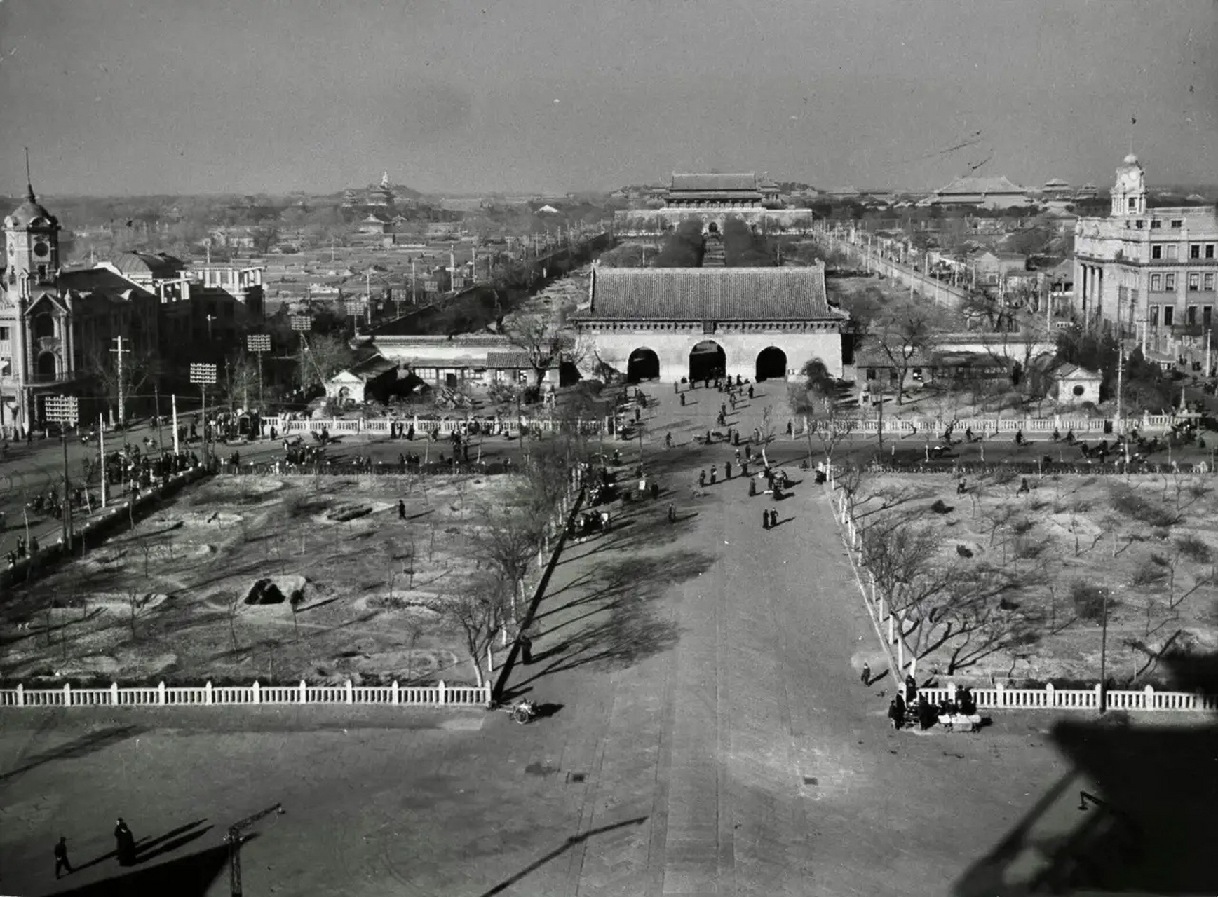 故宫的中华门,是明清两代的国门,明为大明门,清为大清门,民国成立后改