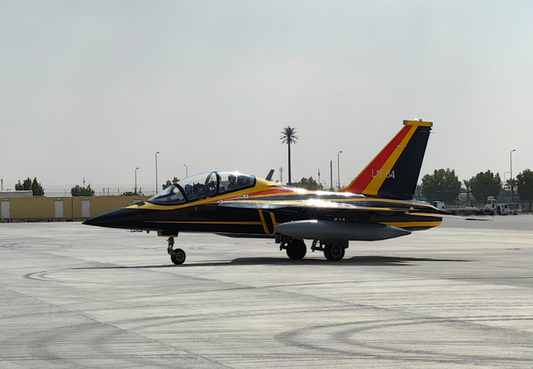 国产l15战斗教练机亮相迪拜,引发全球关注.