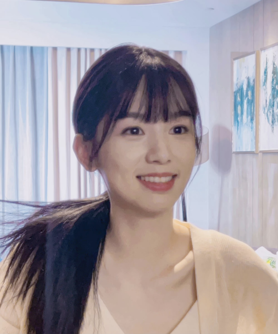 有刘海的周也好温柔呀