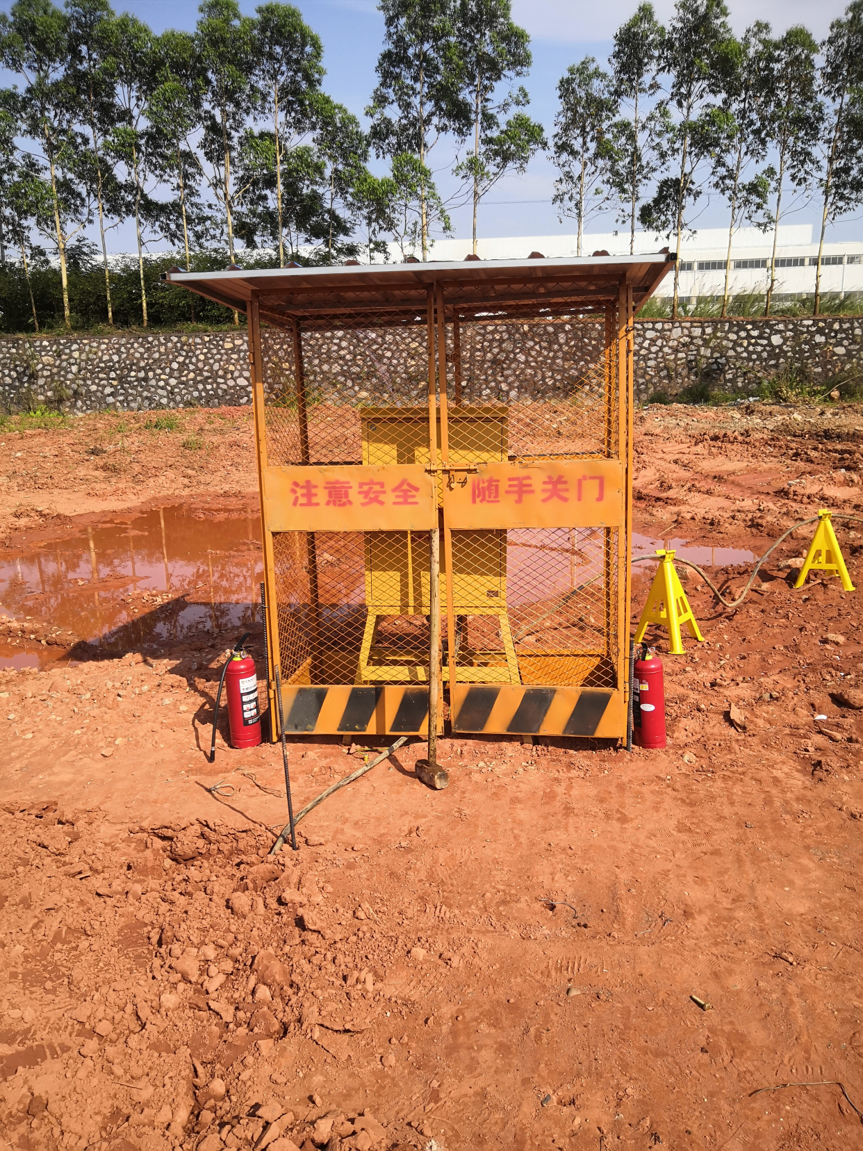 工地上分配电箱,怎样安装才符合安全要求,带你去现场看就知道了
