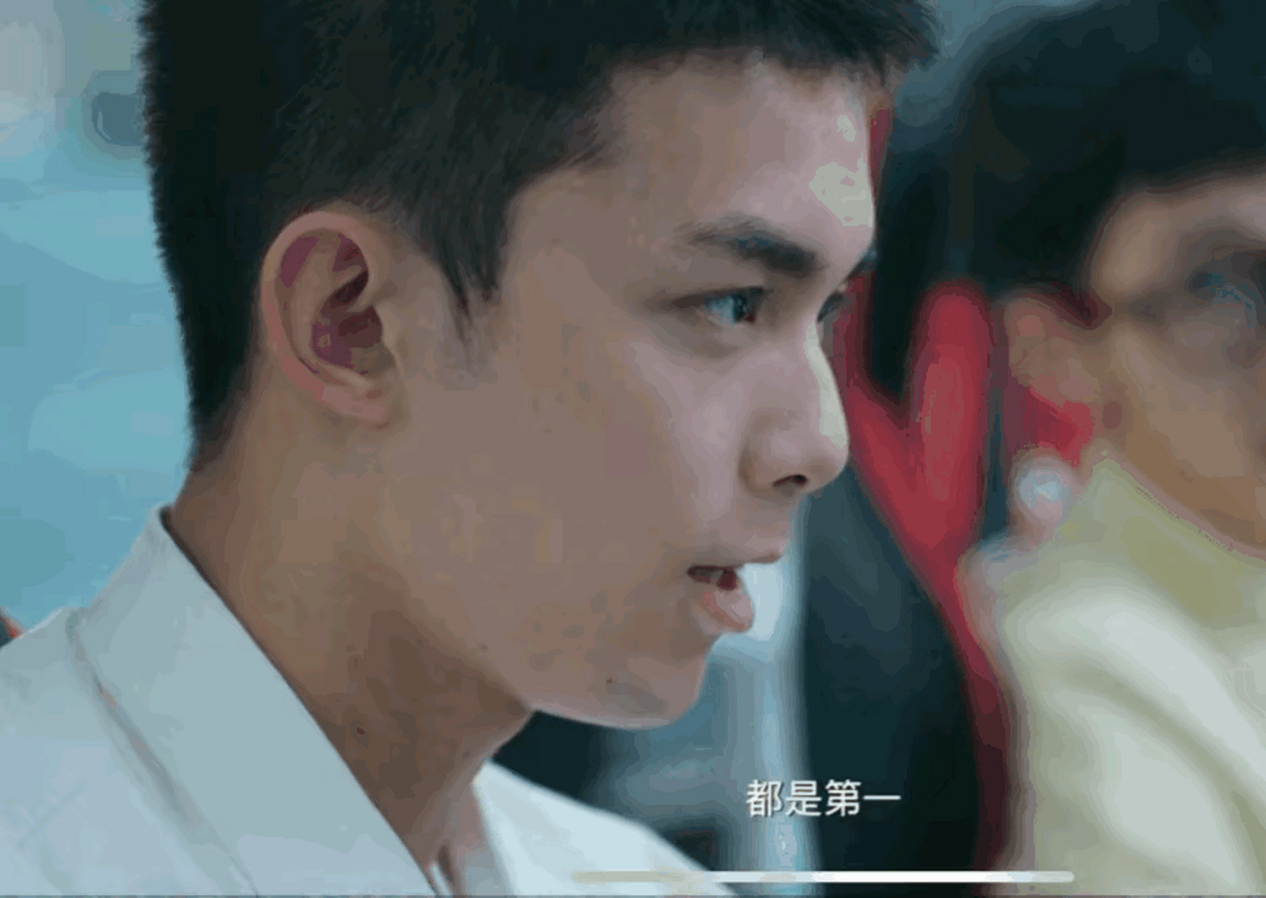 吴磊的上嘴唇好薄啊!看上去有点虐