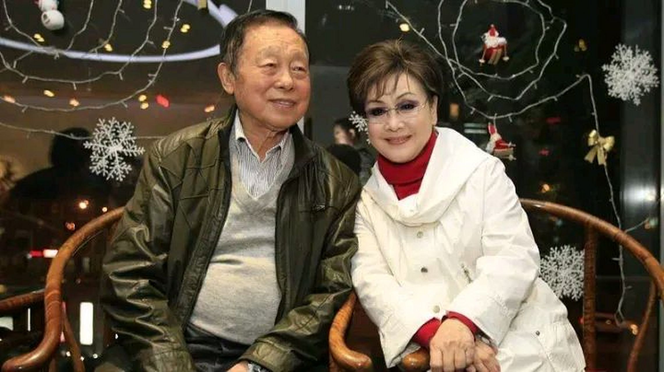 1968年,24岁的李谷一嫁给恩师金铁霖,婚后两人努力了多年一直没有孩子