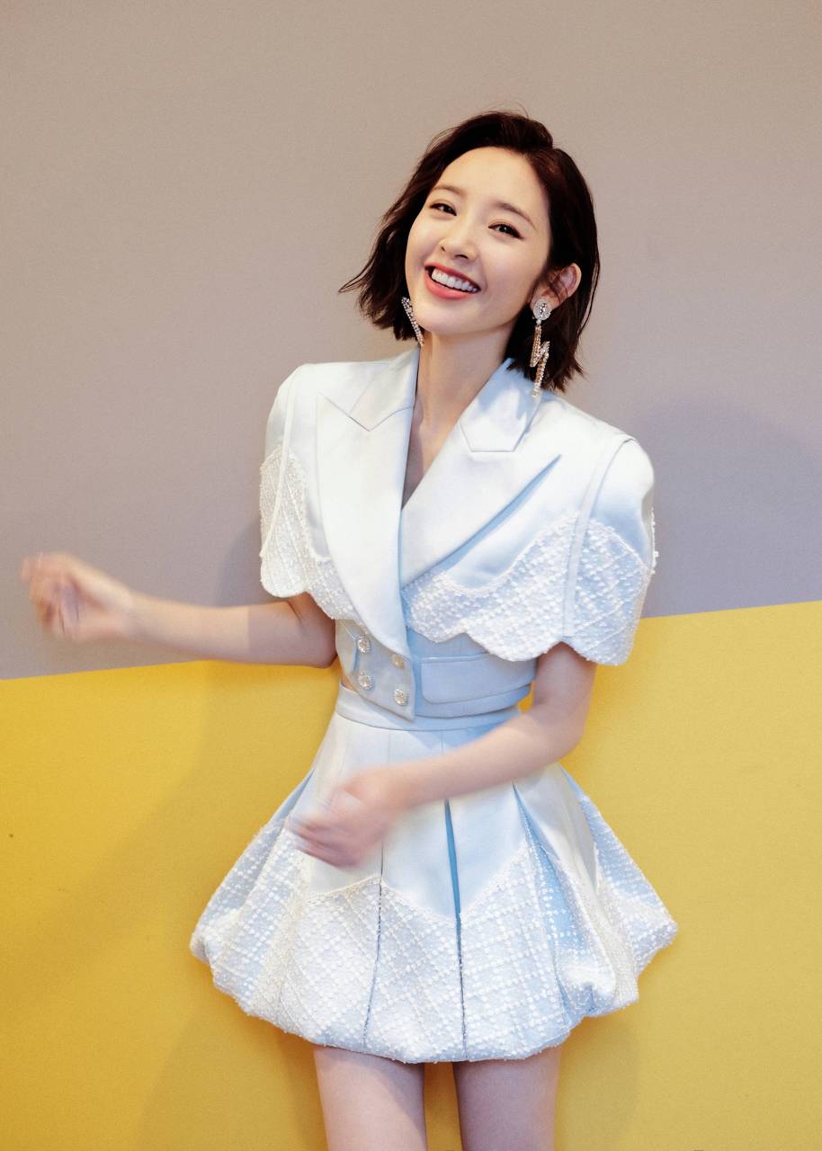 唐艺昕性感唯美短裙!#性感美女# #明星