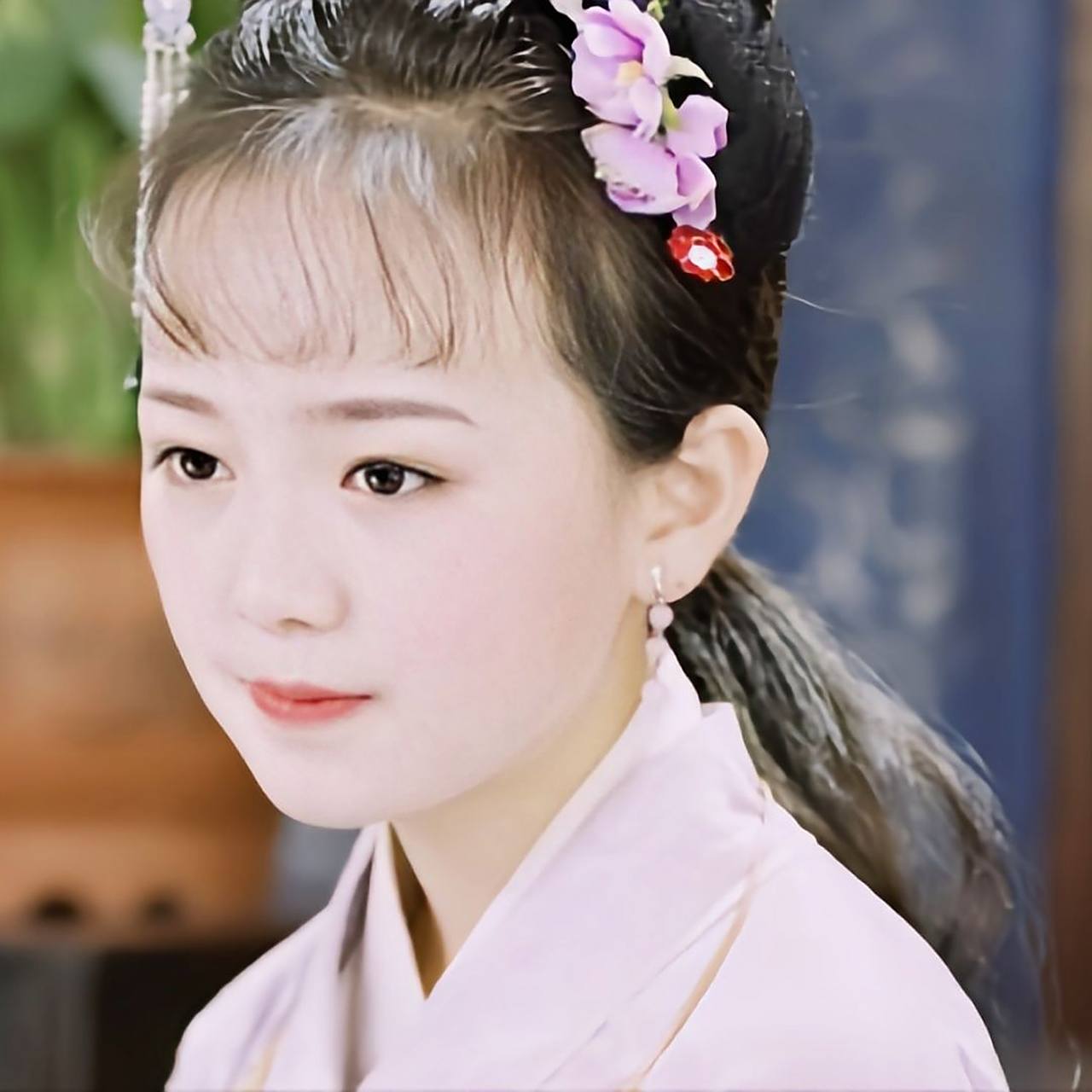 小戏骨的红楼梦里,钟宝儿的薛宝钗,虽然仍有婴儿肥的脸蛋稚气未脱