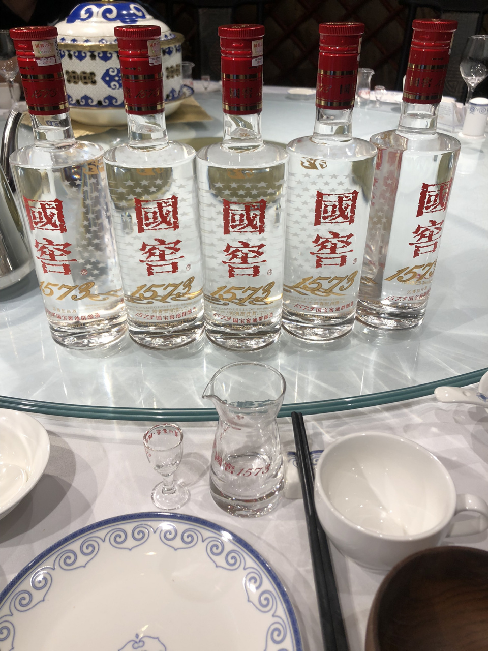 国窖1573 酒中泰斗的存在,浓香界的鼻祖,也是窖香系列最为好喝的一款