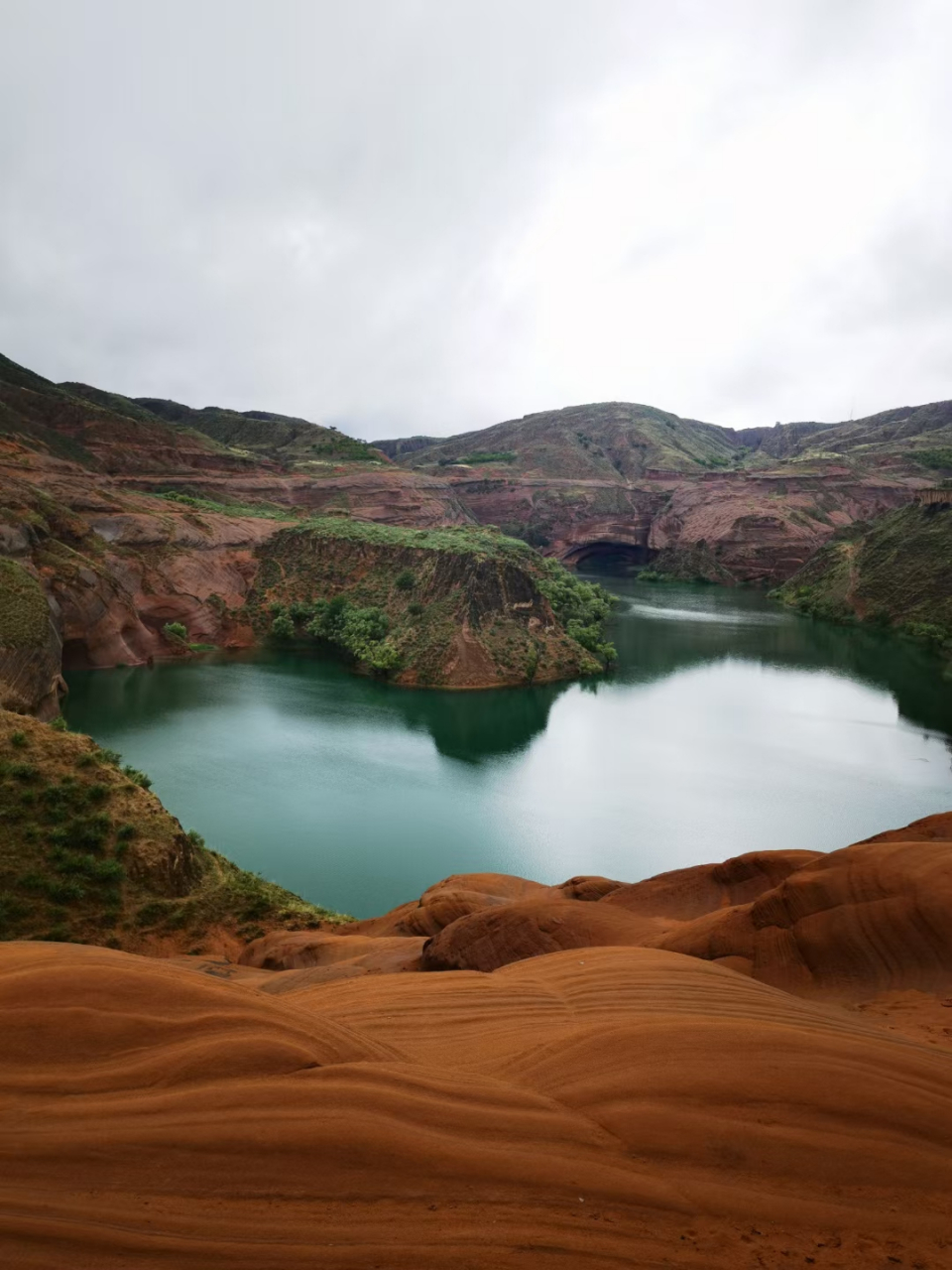 新疆之旅第一天 陕西榆林市靖边水上丹霞