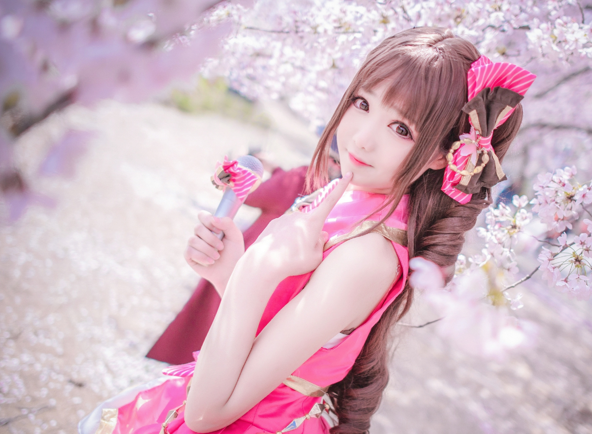 cosplay:开满樱花的树下,这个可爱的岛村卯月很有少女偶像的感觉