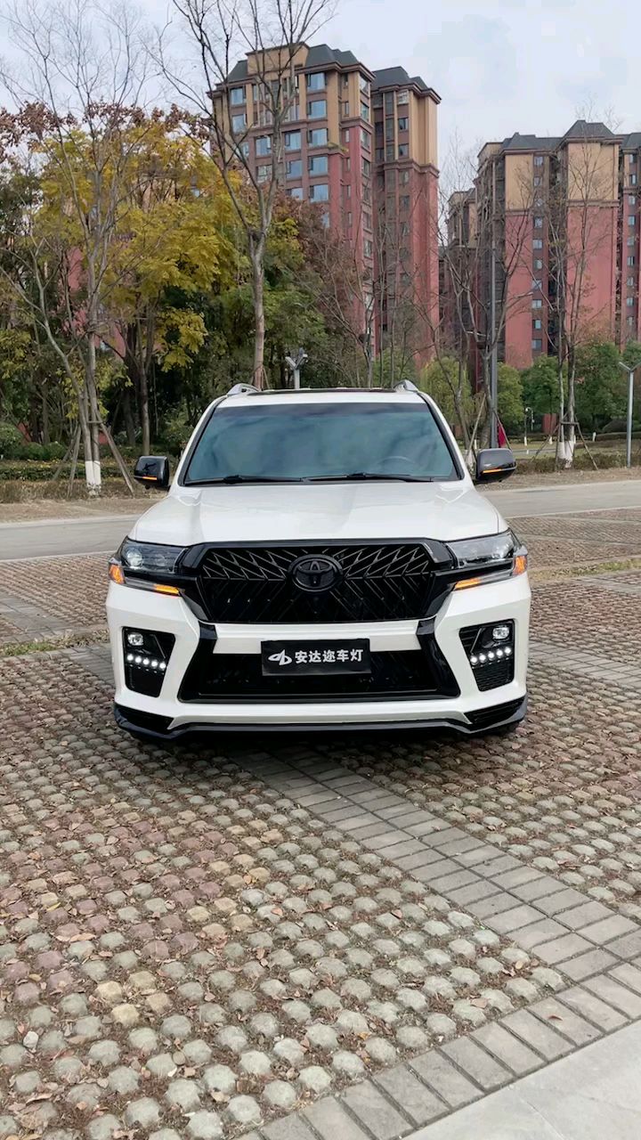 兰德酷路泽升级黑武士包围 陆巡改装新款矩阵大灯 酷路泽改装黑武士