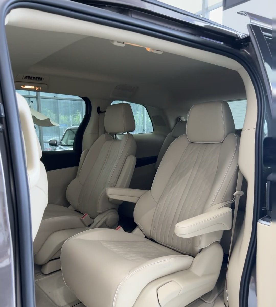 别克gl8陆上公务舱奢华与精致的完美融合-下