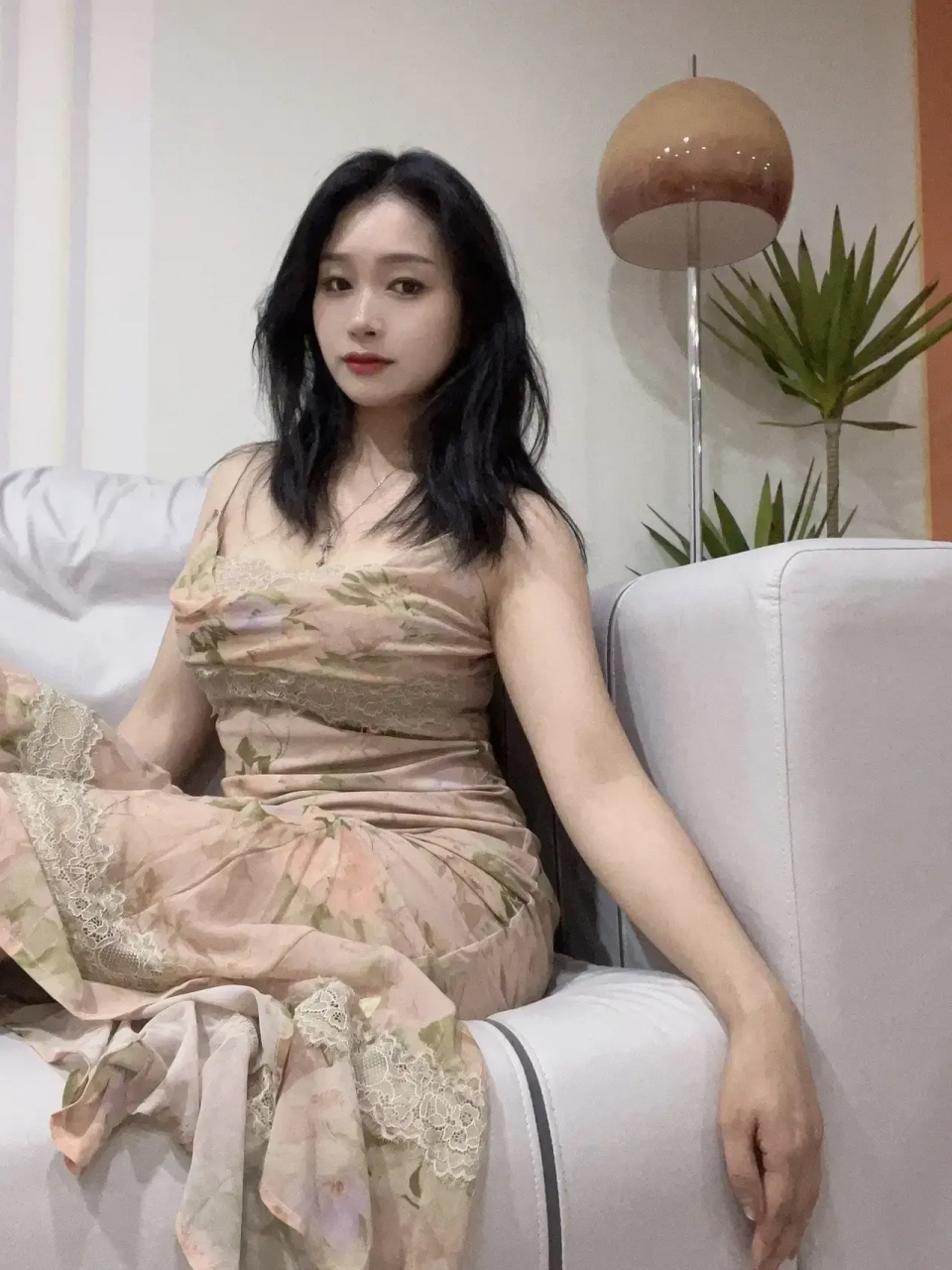 少妇最好看,来张照片看一看#我要上热门# #我们都爱聊八卦# #养眼美女