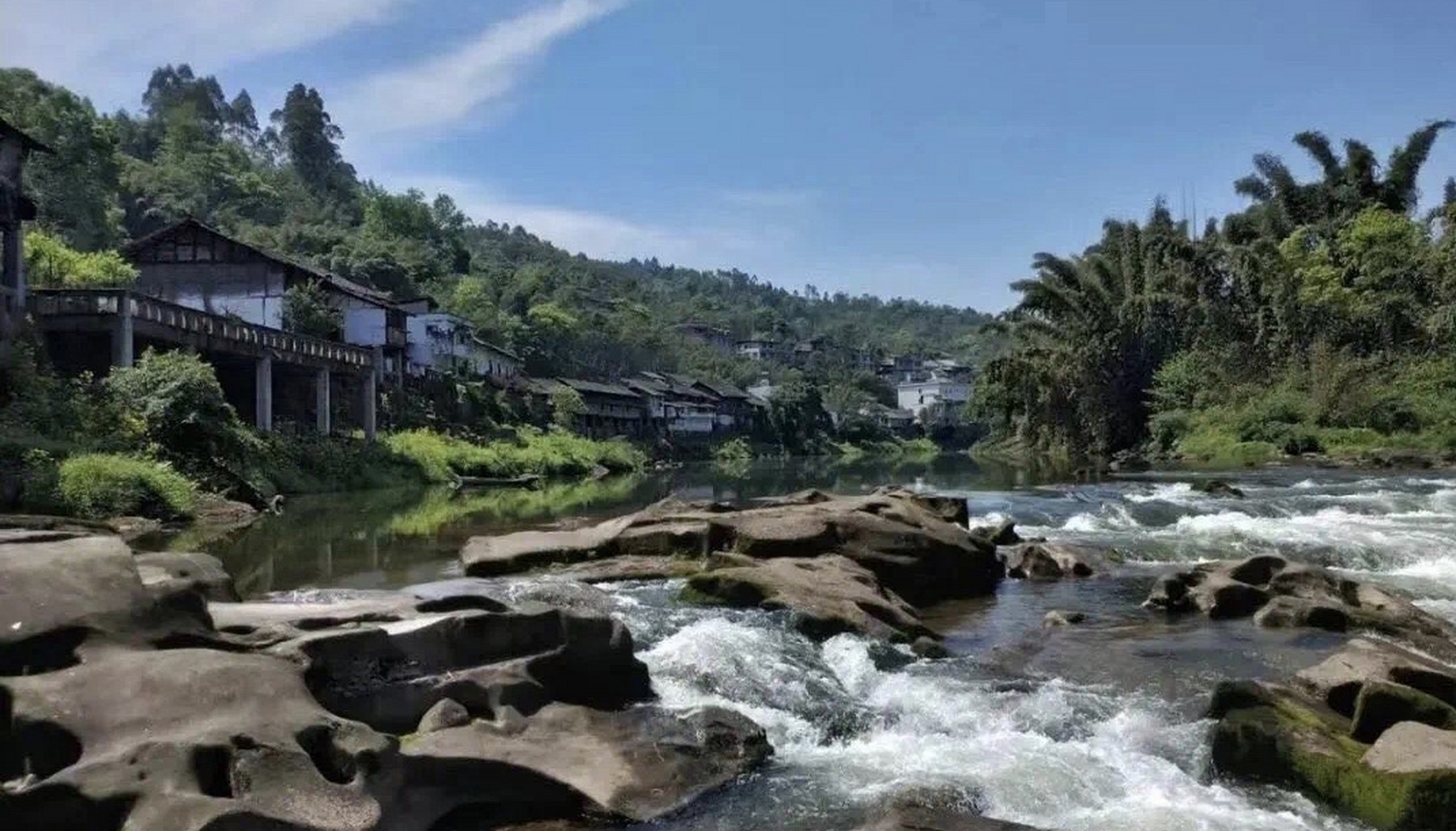 箭板古鎮,位於樂山沐川,犍為和宜賓三地交界處,東出岷江九公里,西距