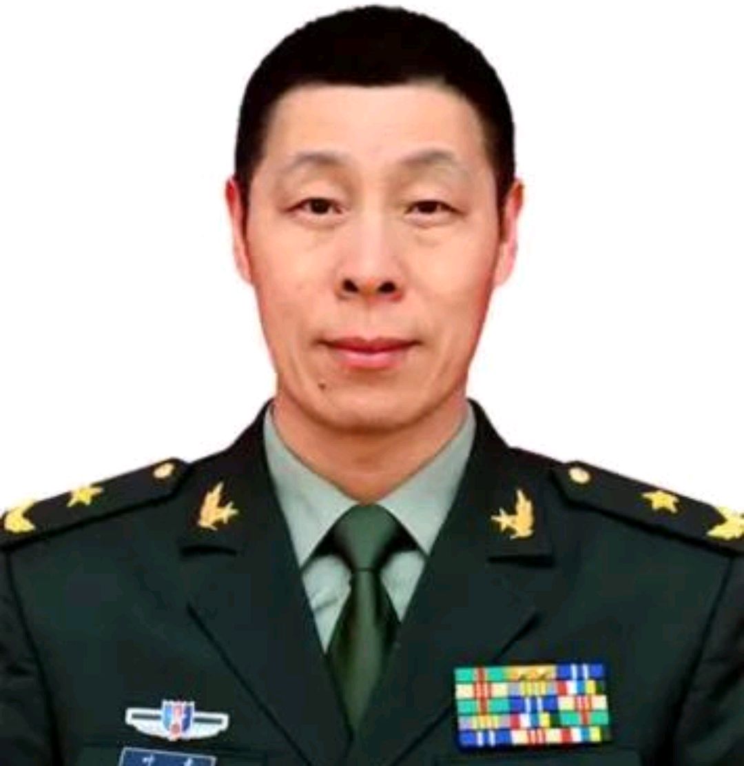 他55岁任海南省军区政委,"戎装常委",57岁被反腐利剑斩于马下