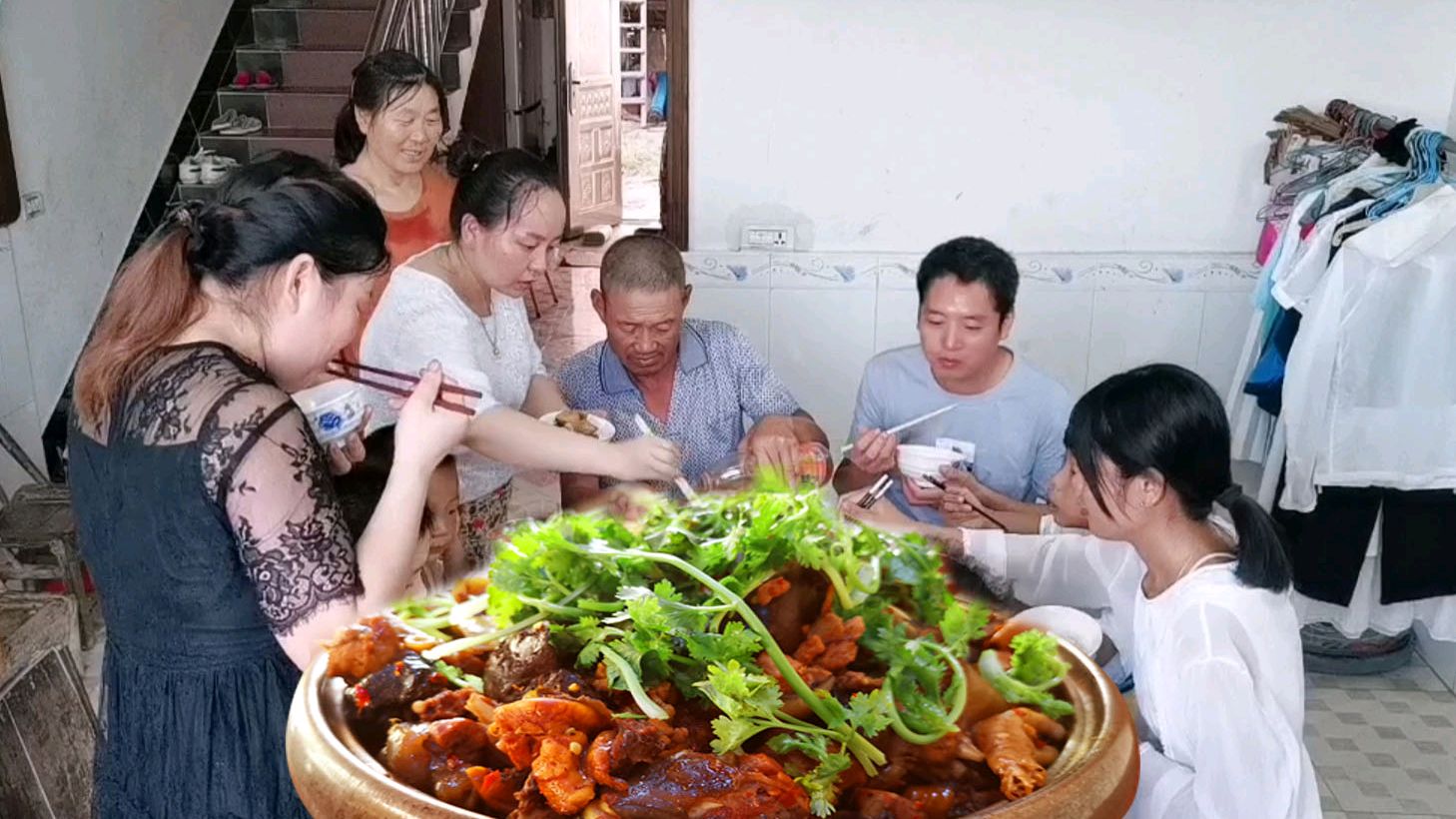 弟妹小姑子回家,4斤野甲鱼3斤土鸡烧一锅“霸王别姬”,吃过瘾了