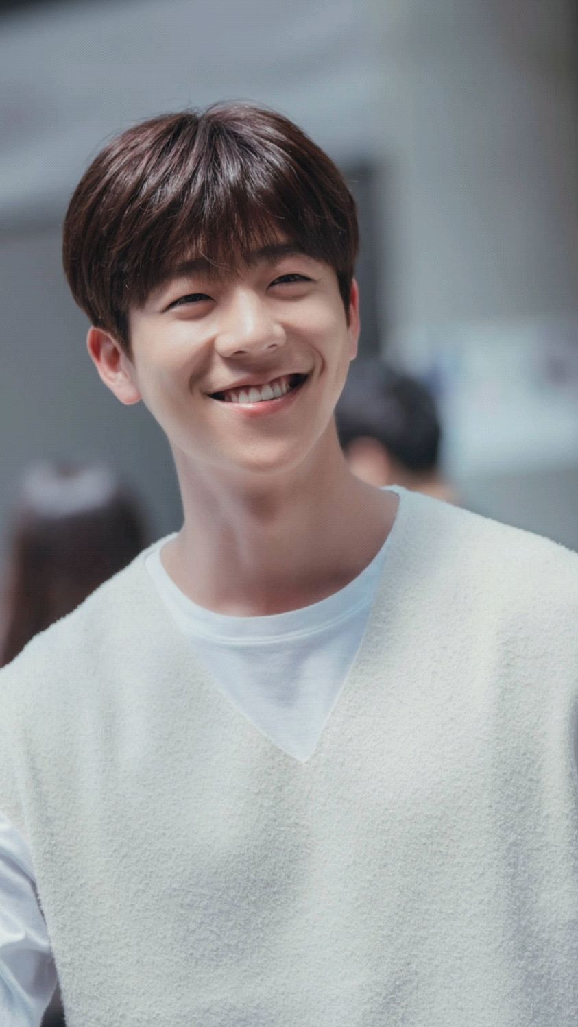 土豆哥的笑容真的好阳光好治愈啊,扑面而来的少年感很难不爱啊