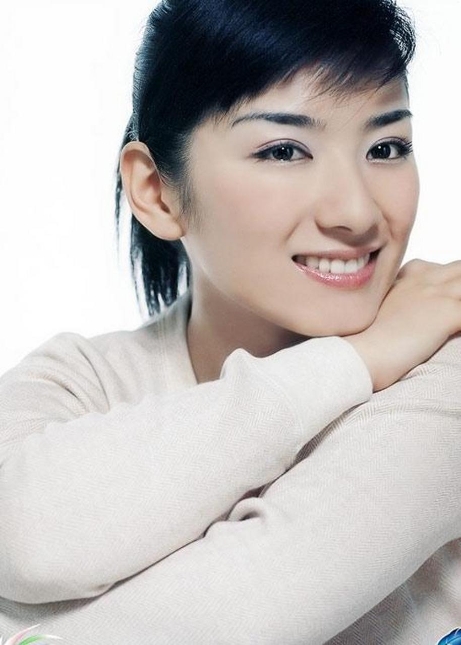 明星壁纸分享—黄奕