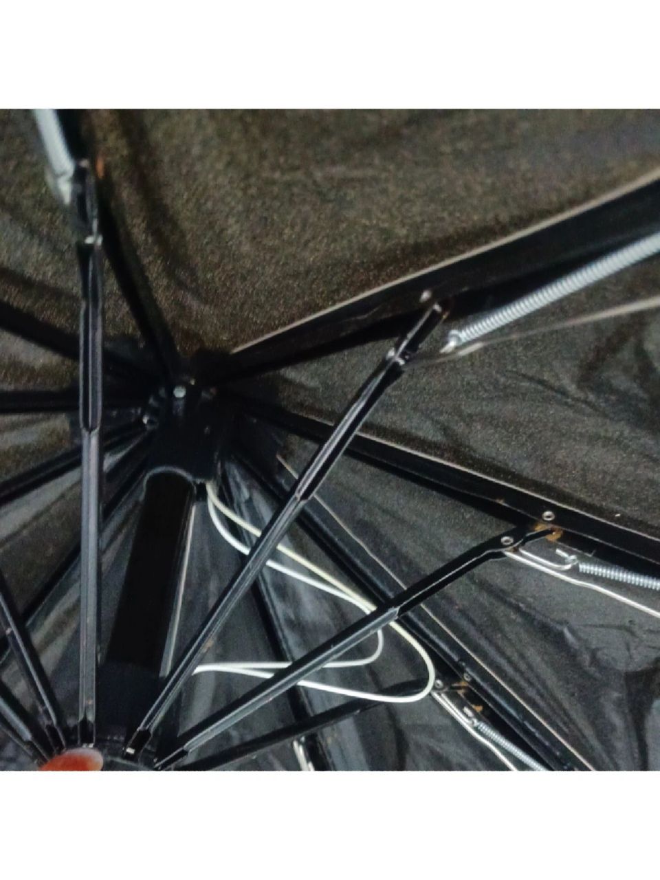 自动伞坏了弹出两根白线 你简直是我的神!