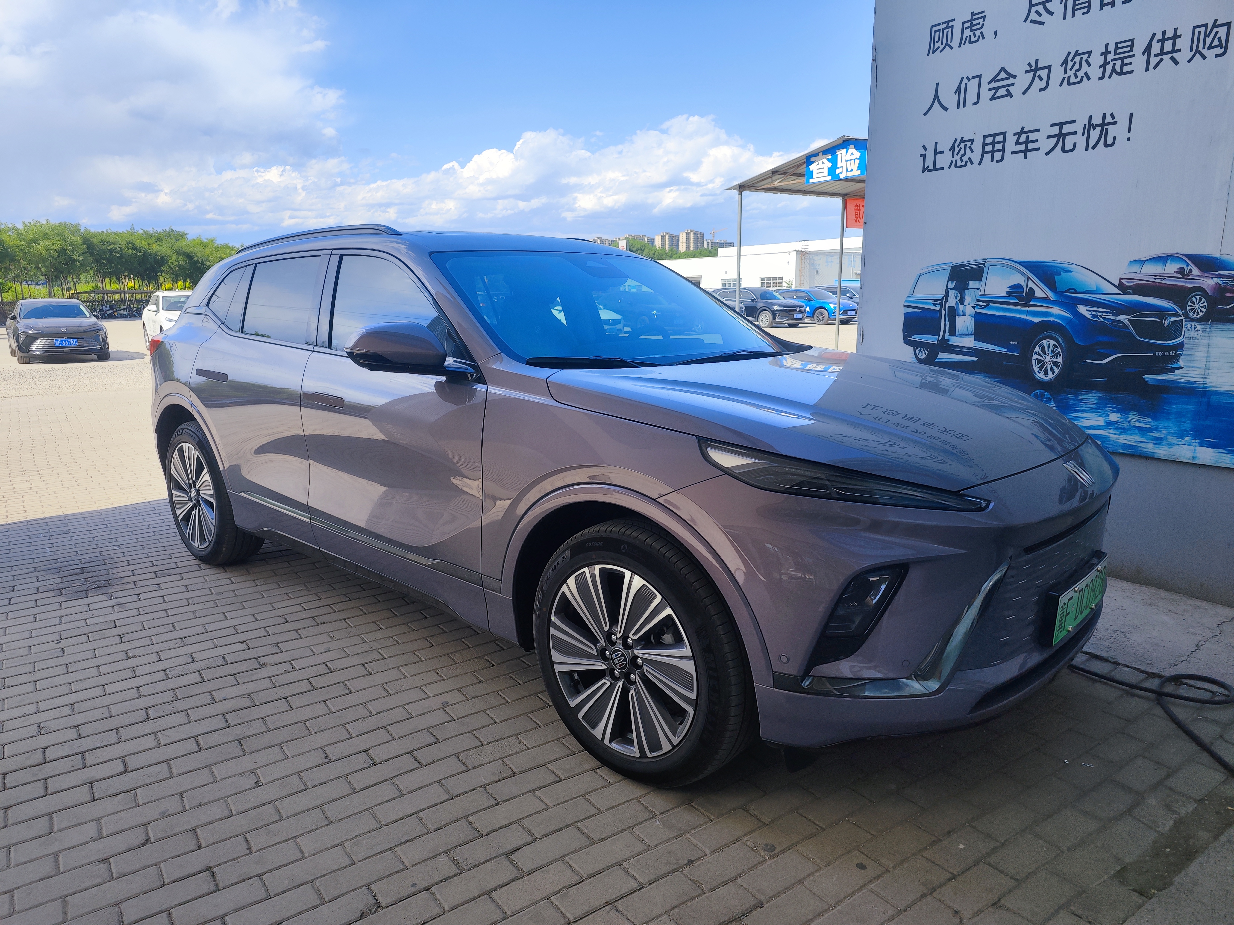 暮紫色的别克e5,千变万化