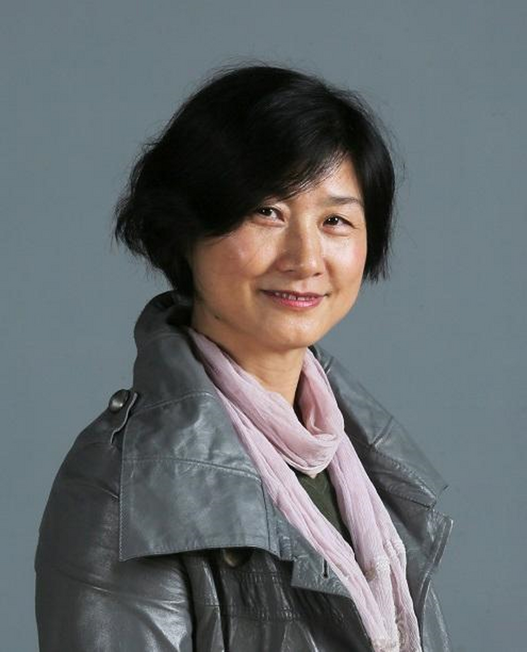 景德镇新晋第八届中国工艺美术大师丁虹:陶瓷艺术的创新者!