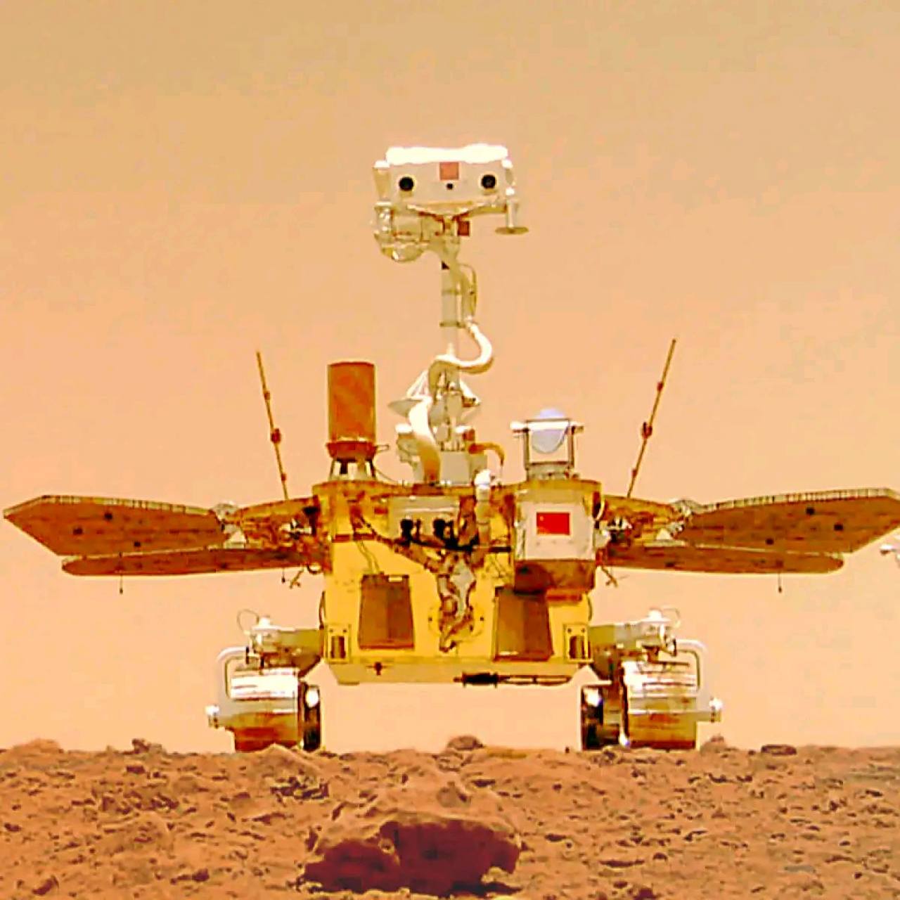 中国火星探测工程总设计师张荣桥证实,祝融号火星车icon电池板积尘