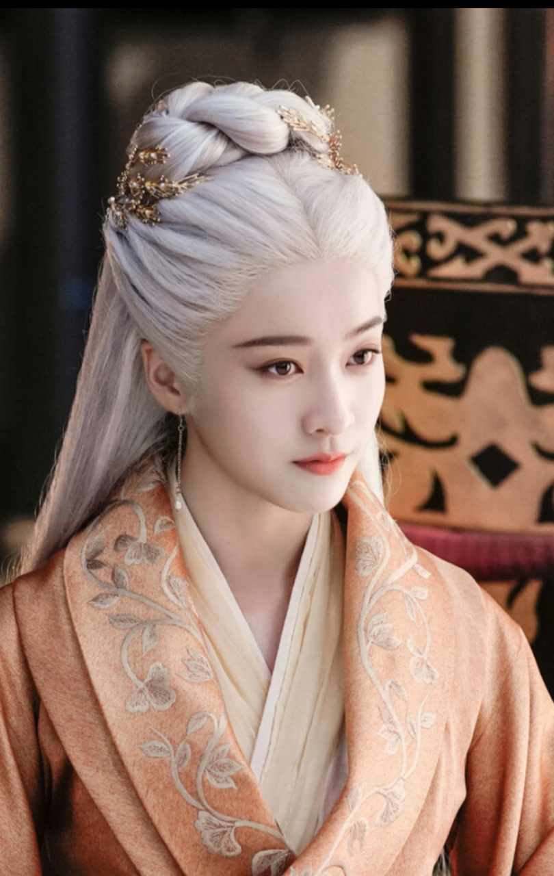 女明星的白发造型,都是漂亮的小仙女,只有辛十四娘在受苦受难[捂脸]