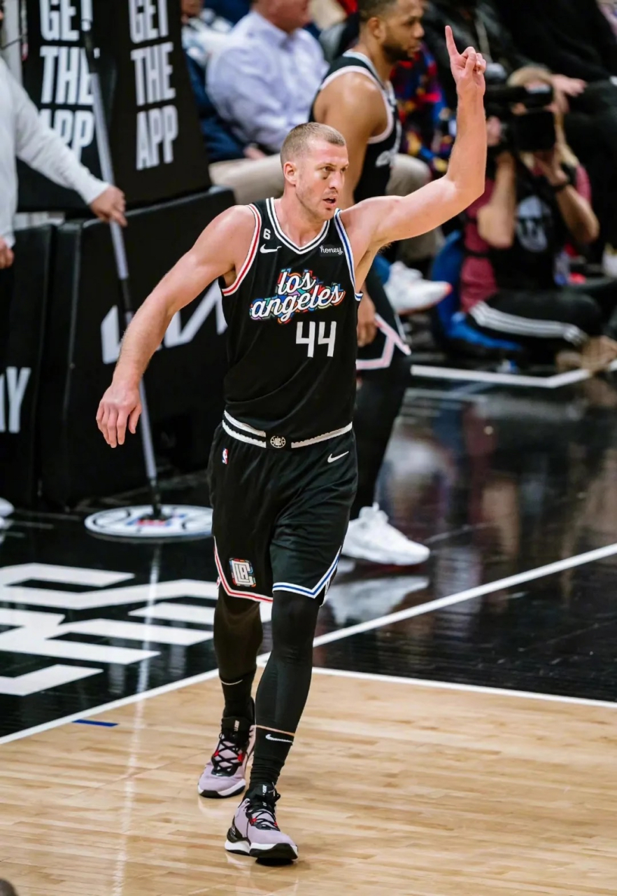 普拉姆利现年33岁,今年赛季打出生涯最佳表现,平均每场可以攻下12.