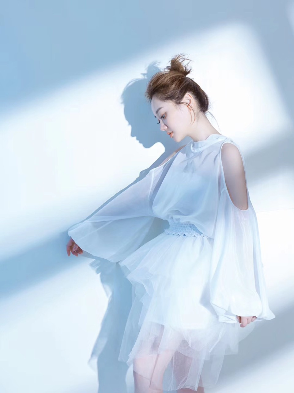 作为一枚颜值歌唱主播,夏玲美在yy直播平台已经有123万粉丝了,直播