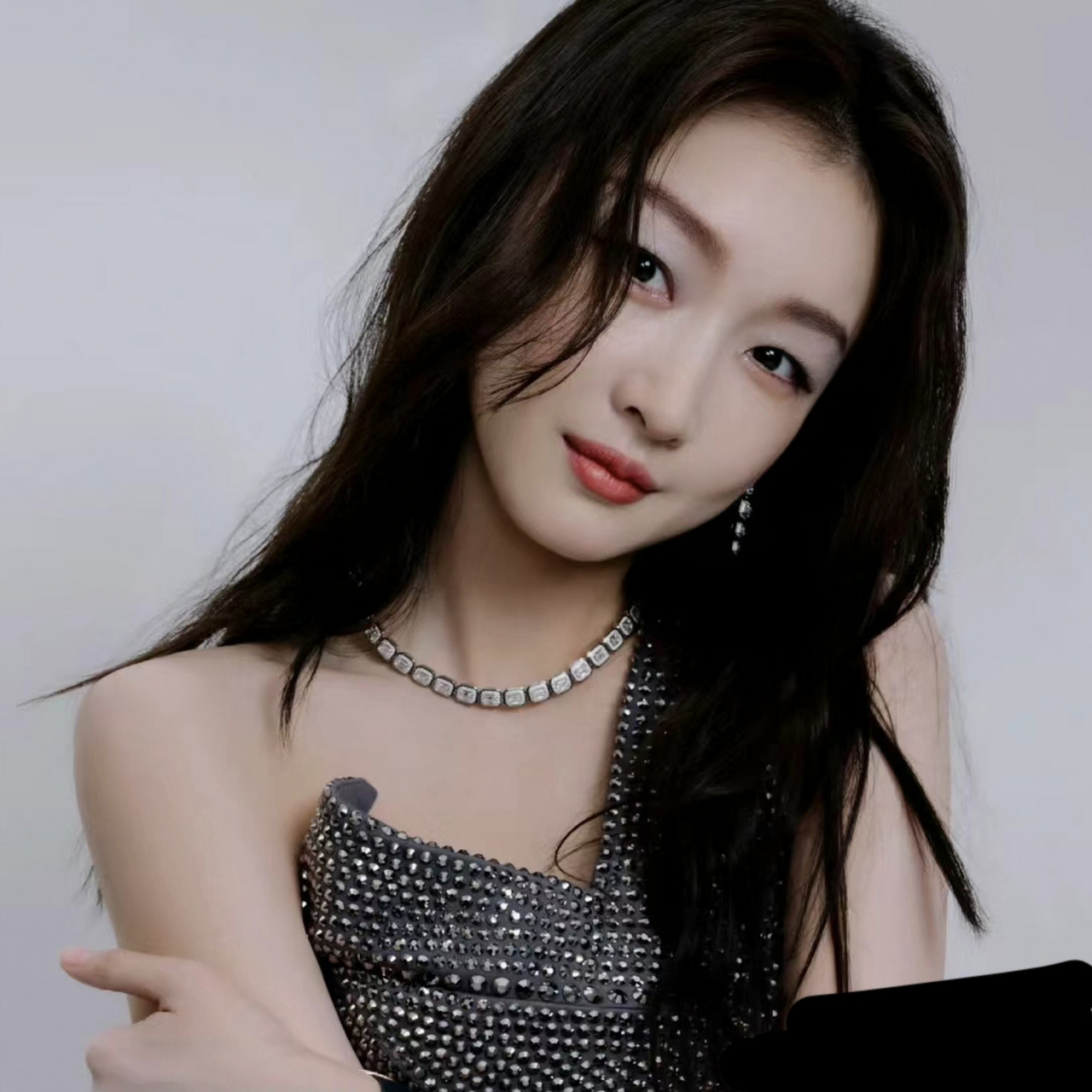 周冬雨到底去刮了什么妖风,怎么突然那么漂亮?真的好意外,也好好奇.