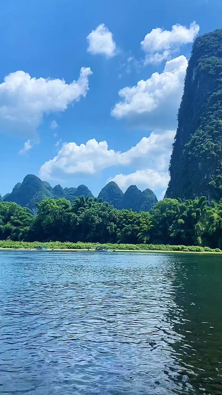 漓江百里画廊就像一幅美丽的山水画卷-度小视