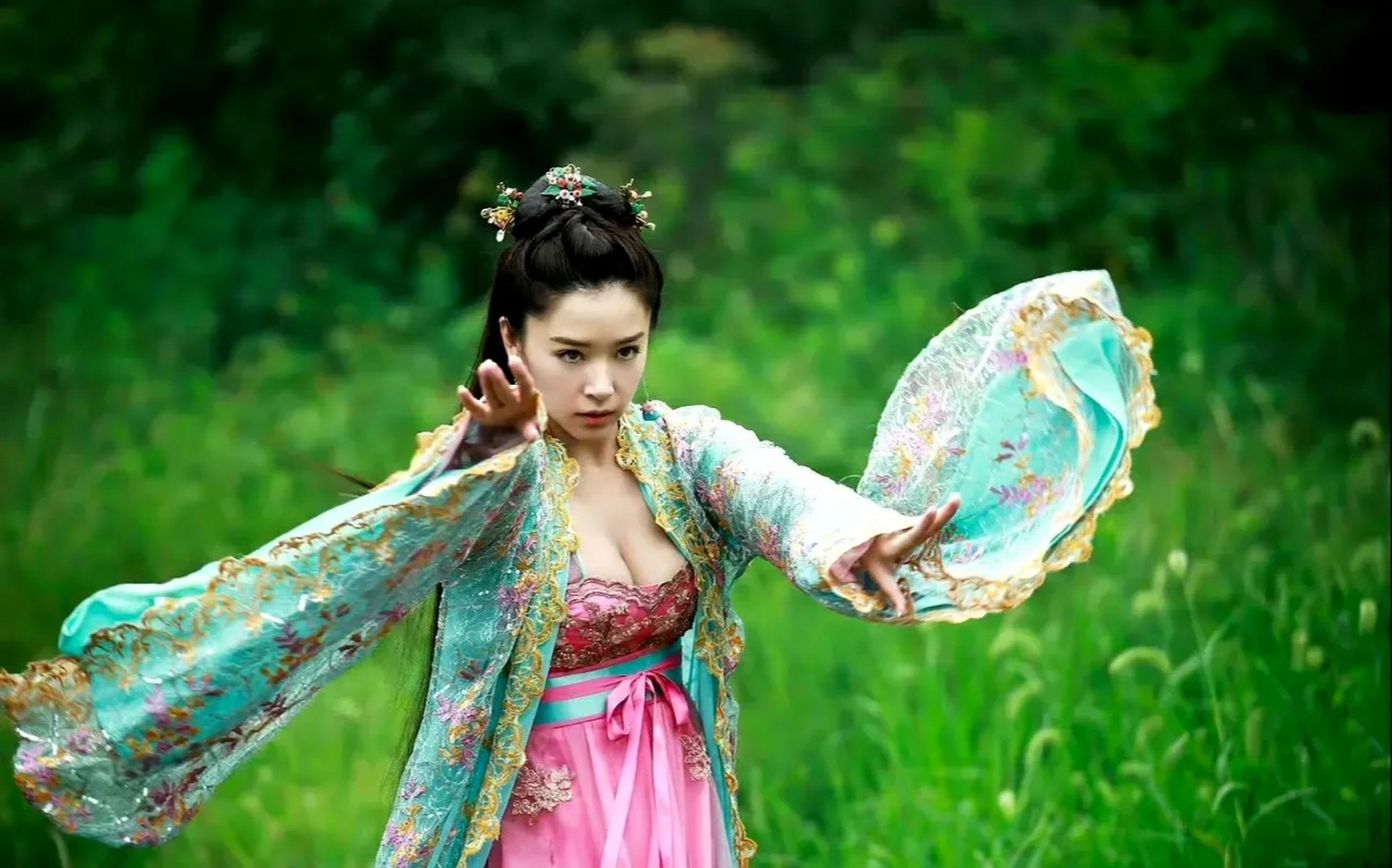 考古了一组 阚清子和任嘉伦《通天狄仁杰》剧照 67…我感觉古装剧