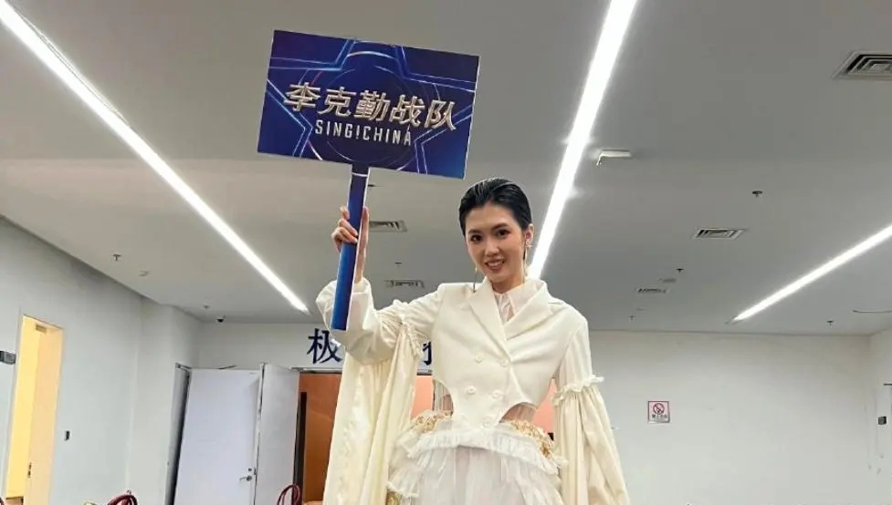 梁玉莹已签约梦响强音,看来能摆脱梦响强音的总冠军只有单依纯