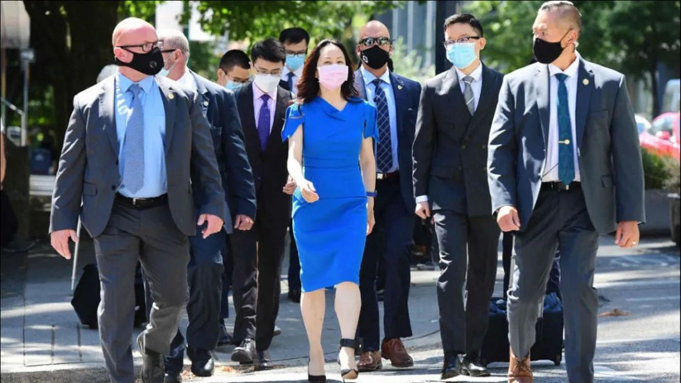 众所周知,孟晚舟是任正非的大女儿,现任华为轮值董事长.