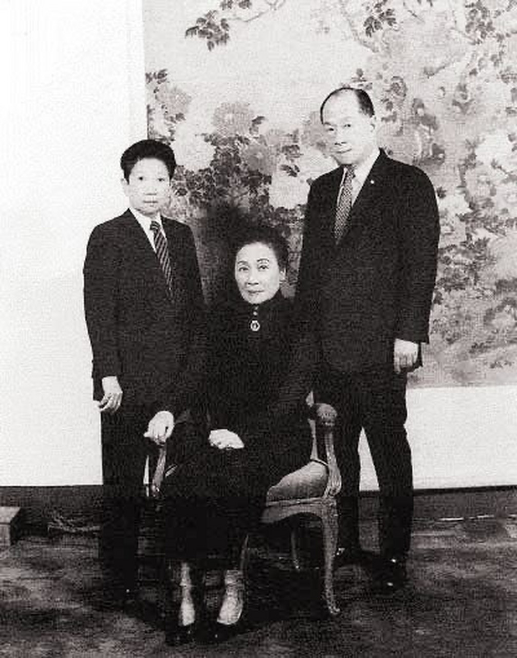 蒋经国拿杜月笙儿子开刀,杜月笙拿扬子公司出气,孔令侃不得不奔赴南京