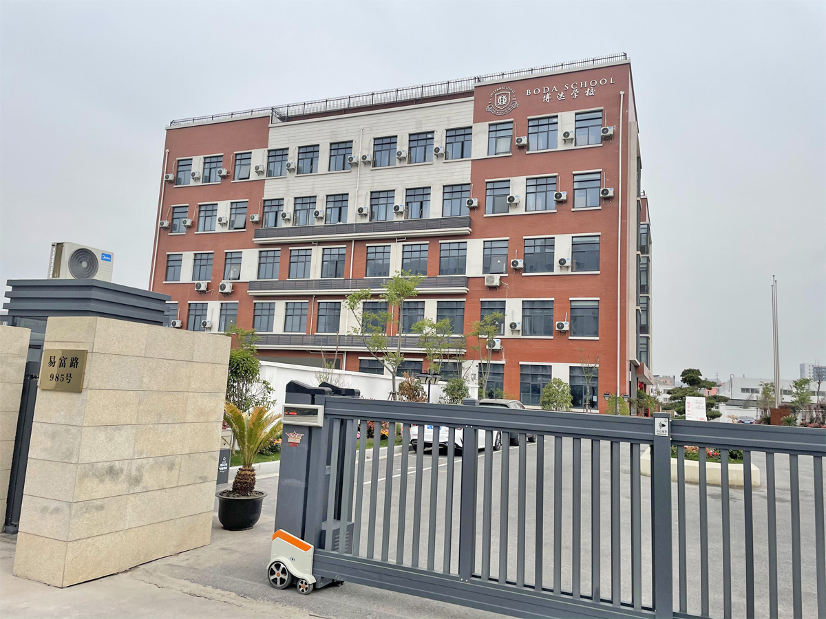 答:松江博达艺术高中,松江立达中学,松江华实高中.