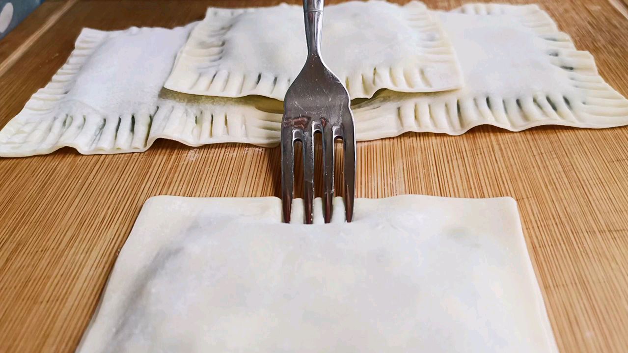 馄饨皮不要再包馄饨了,教你新吃法,不煮也不蒸,一口下去满嘴香