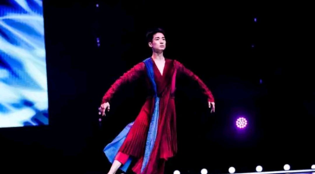 刘迦上了春晚又上央视元宵晚会,同为舞者的李响呢?