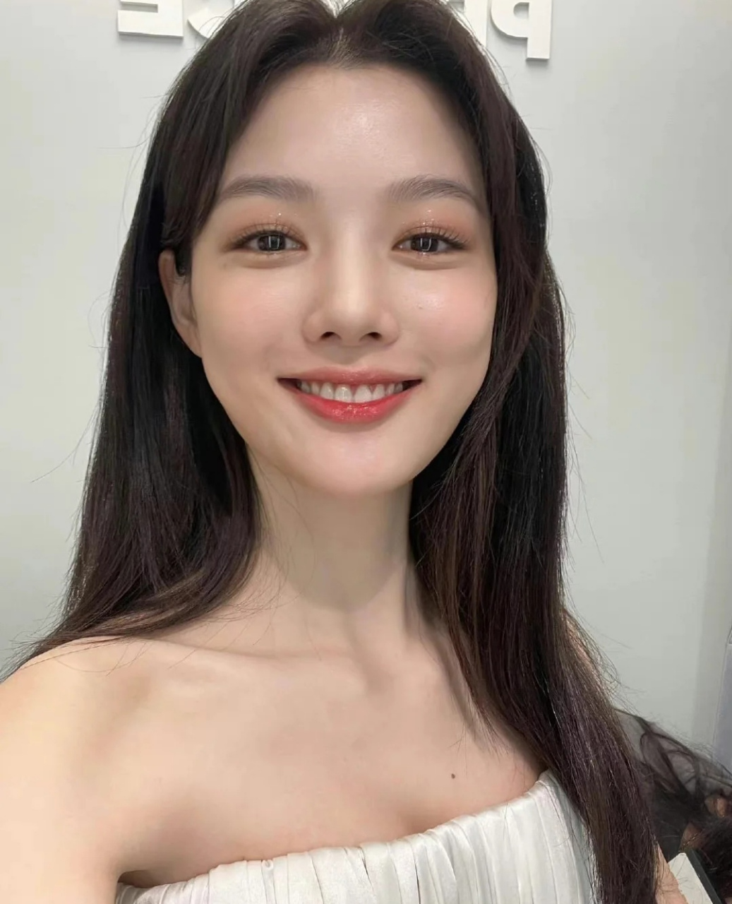 小时候"三金"里最不被看好的金裕贞,现在长大后反而是最美的,身材也超
